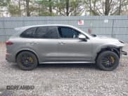 ✅ 2018 Porsche Cayenne GTS • VIN: WP1AD2A20JLA80032 • Lot: 42024925. Wystawiony na IAAI z przebiegiem 189 483 mil. Bezpłatny archiwum sprzedaży aukcyjnych z USA i szczegółowy raport historii pojazdu na DreamBid. Zdjęcie 13.