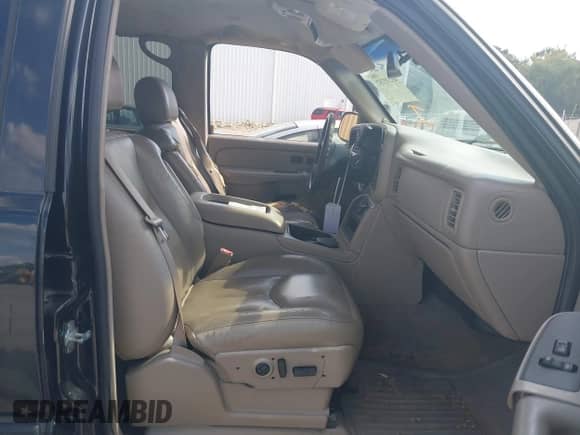 2004 Chevrolet Silverado 1500 Z71 z VIN 2GCEK13T741321958, wystawiony jako IAAI lot #43230757 z przebiegiem 328 395 mil mil oraz . Historia ofert i sprzedaży dostępna na DreamBid. Obrazek 5.