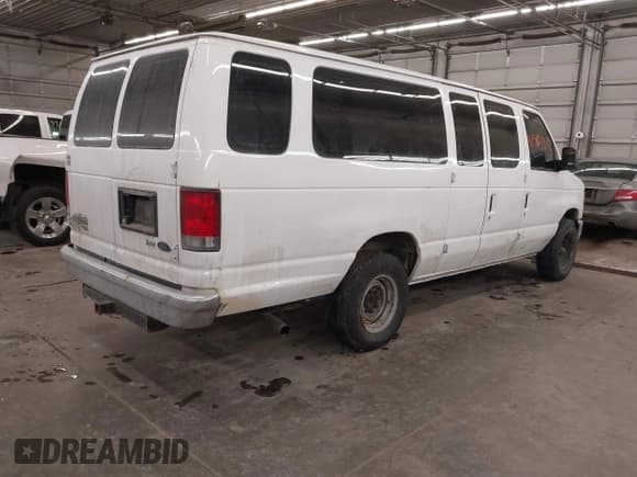 ✅ 2014 Ford Econoline Passenger XL • VIN: 1FBSS3BL7EDA11044 • Lot: 41463372. Wystawiony na IAAI z przebiegiem 139 932 mil. Bezpłatny archiwum sprzedaży aukcyjnych z USA i szczegółowy raport historii pojazdu na DreamBid. Zdjęcie 4.