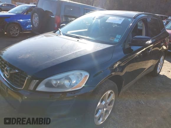 ✅ 2013 Volvo XC60 3.2L • VIN: YV4940DLXD2439844 • Lot: 43807288. Listed on IAAI with 210,400 mi. Free auction sales archive from the USA and detailed vehicle history report at DreamBid. Image 2.