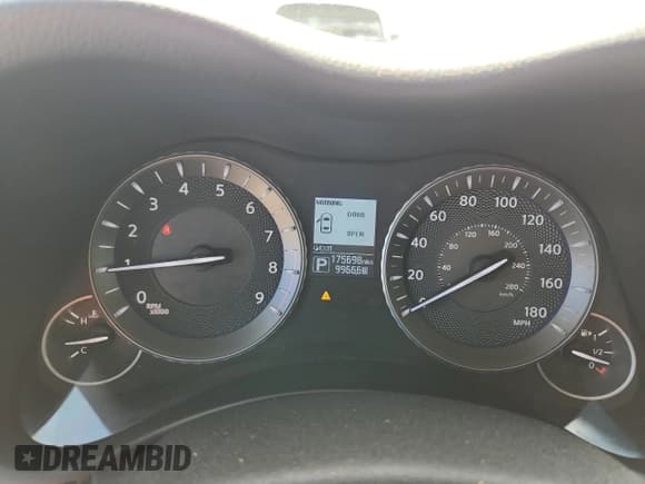 ✅ 2016 Infiniti Q70 • VIN: JN1BY1PP5GM631133 • Lot: 85740895. Wystawiony na Copart z przebiegiem 175 698 mil. Bezpłatny archiwum sprzedaży aukcyjnych z USA i szczegółowy raport historii pojazdu na DreamBid. Zdjęcie 9.