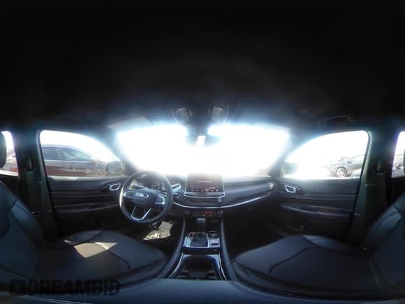 ✅ 2025 Jeep Compass Latitude • VIN: 3C4NJDBN3ST528642 • Lot: 43408588. Wystawiony na IAAI z przebiegiem 11 191 mil. Bezpłatny archiwum sprzedaży aukcyjnych z USA i szczegółowy raport historii pojazdu na DreamBid. Zdjęcie 18.