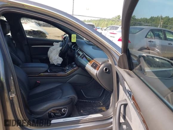 ✅ 2015 Audi A8 • VIN: WAUJGAFD0FN006762 • Lot: 42975851. Wystawiony na IAAI z przebiegiem 129 261 mil. Bezpłatny archiwum sprzedaży aukcyjnych z USA i szczegółowy raport historii pojazdu na DreamBid. Zdjęcie 5.