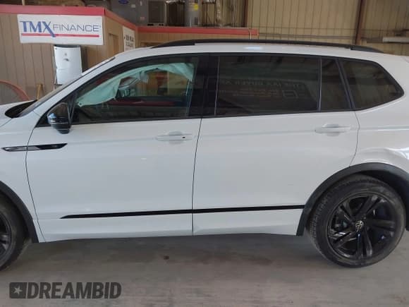 ✅ 2024 Volkswagen Tiguan SE R-Line Black • VIN: 3VVCB7AX4RM108239 • Lot: 42265079. Listed on IAAI with Not provided. Free auction sales archive from the USA and detailed vehicle history report at DreamBid. Image 14.