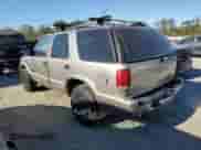 2004 Chevrolet Blazer LS z VIN 1GNDT13X04K168259, wystawiony jako Copart lot #74519744 z przebiegiem 126 248 mil mil oraz Szkoda całkowita • Salvage title. Historia ofert i sprzedaży dostępna na DreamBid. Obrazek 2.