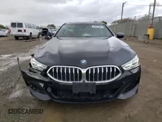 ✅ 2022 BMW 8 Series 840i • VIN: WBAGV2C04NCH43645 • Lot: 46637683. Wystawiony na Copart z przebiegiem 25 806 mil. Bezpłatny archiwum sprzedaży aukcyjnych z USA i szczegółowy raport historii pojazdu na DreamBid. Zdjęcie 5.