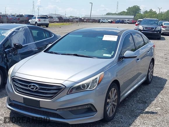 ✅ 2016 Hyundai Sonata Sport • VIN: 5NPE34AF5GH411821 • Lot: 42940356. Listed on IAAI with 112,838 mi. Free auction sales archive from the USA and detailed vehicle history report at DreamBid. Image 6.
