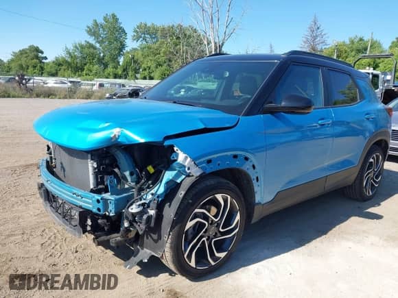 2025 Chevrolet TrailBlazer RS с VIN KL79MUSLXSB011909, выставлен на аукционе IAAI как лот 42779425 с пробегом 22 708 миль миль и . История ставок и продаж доступна на DreamBid. Изображение 2.