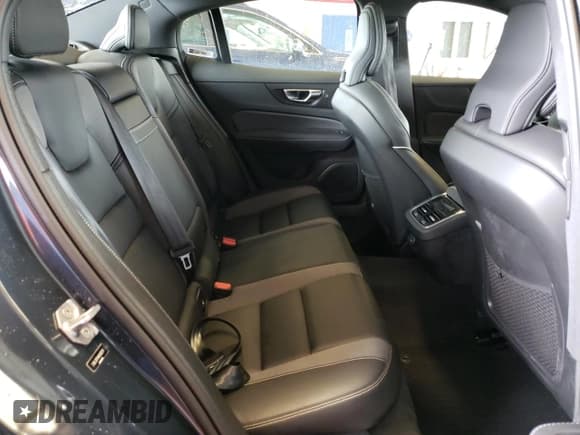 ✅ 2022 Volvo S60 Ultimate Dark Theme • VIN: 7JRL12TM4NG162511 • Lot: 61111783. Wystawiony na Copart z przebiegiem 8 815 mil. Bezpłatny archiwum sprzedaży aukcyjnych z USA i szczegółowy raport historii pojazdu na DreamBid. Zdjęcie 10.