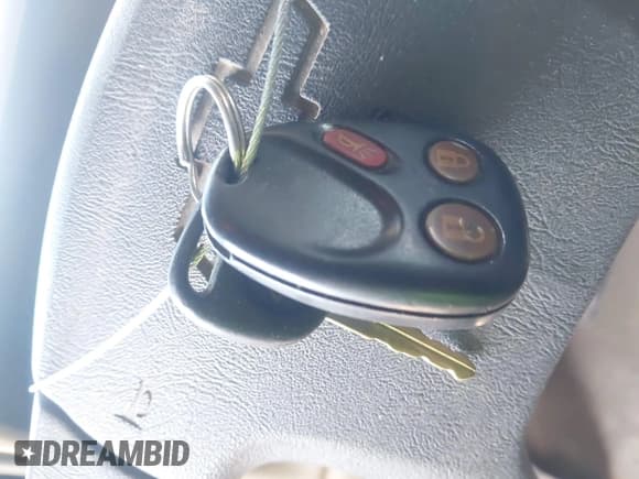 ✅ 2003 Chevrolet Silverado 2500HD LS • VIN: 1GCHC29U13E353706 • Lot: 42398034. Wystawiony na IAAI z przebiegiem 205 065 mil. Bezpłatny archiwum sprzedaży aukcyjnych z USA i szczegółowy raport historii pojazdu na DreamBid. Zdjęcie 11.