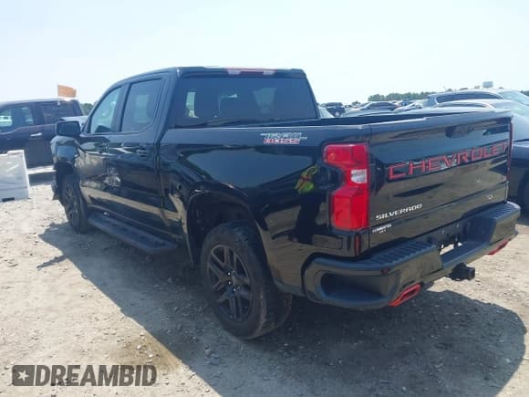 ✅ 2022 Chevrolet Silverado 1500 LT Trail Boss • VIN: 3GCUDFEDXNG683090 • Lot: 42410056. Wystawiony na IAAI z przebiegiem 62 524 mil. Bezpłatny archiwum sprzedaży aukcyjnych z USA i szczegółowy raport historii pojazdu na DreamBid. Zdjęcie 3.