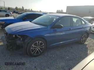 ✅ 2023 Volkswagen Jetta Sport • VIN: 3VWBM7BU8PM035444 • Lot: 85533685. Wystawiony na Copart z przebiegiem 40 346 mil. Bezpłatny archiwum sprzedaży aukcyjnych z USA i szczegółowy raport historii pojazdu na DreamBid. Zdjęcie 1.