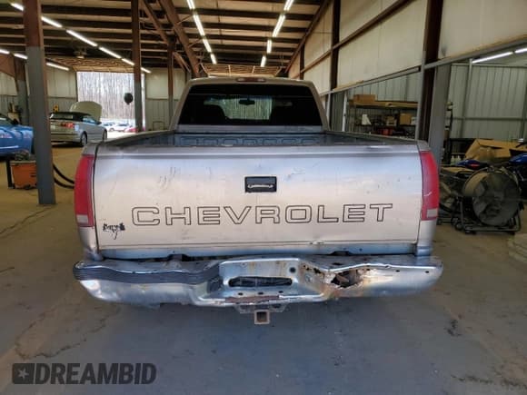 ✅ 2000 Chevrolet Silverado 3500 • VIN: 1GCHK33R4YF491903 • Lot: 42501245. Listed on Copart with 388,000 mi. Free auction sales archive from the USA and detailed vehicle history report at DreamBid. Image 6.