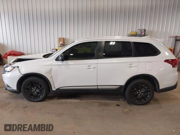 ✅ 2018 Mitsubishi Outlander ES • VIN: JA4AZ2A37JZ005752 • Lot: 43497059. Listed on IAAI with 63,459 mi. Free auction sales archive from the USA and detailed vehicle history report at DreamBid. Image 14.