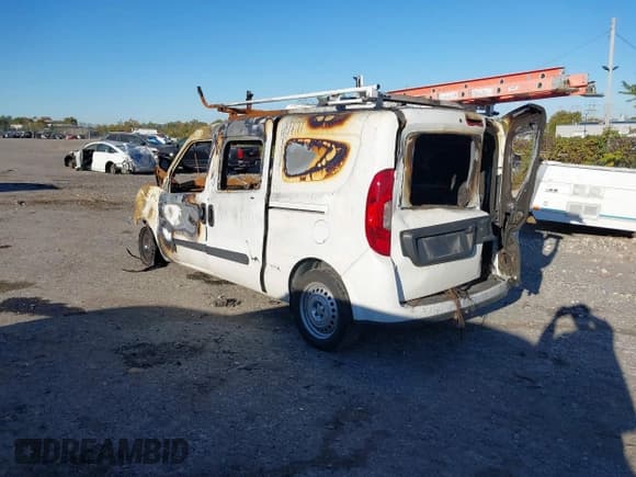 ✅ 2022 Ram ProMaster City Cargo Tradesman • VIN: ZFBHRFAB8N6Y26579 • Lot: 40628796. Wystawiony na IAAI z przebiegiem Nie podano. Bezpłatny archiwum sprzedaży aukcyjnych z USA i szczegółowy raport historii pojazdu na DreamBid. Zdjęcie 3.
