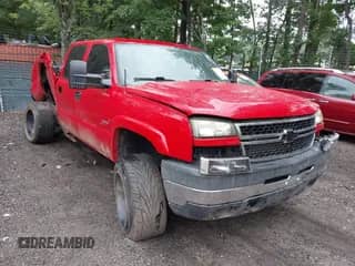 2006 Chevrolet Silverado 2500HD LT3 z VIN 1GCHK23D96F228883, wystawiony jako IAAI lot #42908093 z przebiegiem 181 558 mil mil oraz . Historia ofert i sprzedaży dostępna na DreamBid. Obrazek 1.