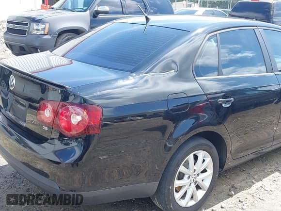 ✅ 2010 Volkswagen Jetta Limited Edition • VIN: 3VWAX7AJXAM128855 • Lot: 42355754. Listed on IAAI with 131,845 mi. Free auction sales archive from the USA and detailed vehicle history report at DreamBid. Image 6.