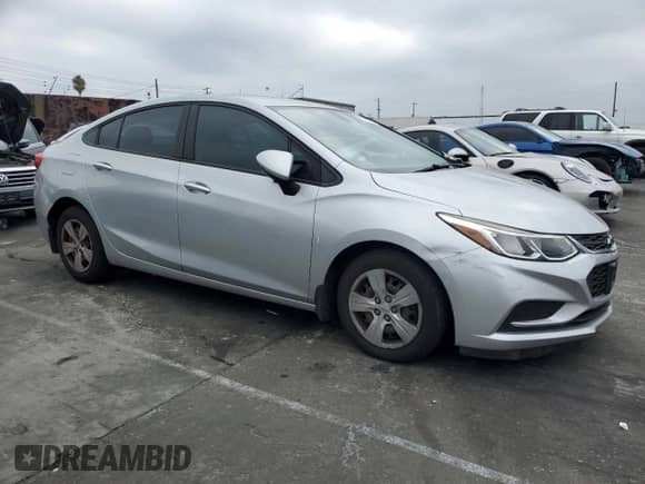 2017 Chevrolet Cruze LS z VIN 1G1BC5SMXH7192715, wystawiony jako Copart lot #85752945 z przebiegiem 115 534 mil mil oraz Szkoda całkowita • Salvage title. Historia ofert i sprzedaży dostępna na DreamBid. Obrazek 4.