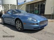 ✅ 2005 Maserati Spyder • VIN: ZAMBB18A450018543 • Lot: 69318455. Wystawiony na Copart z przebiegiem 82 292 mil. Bezpłatny archiwum sprzedaży aukcyjnych z USA i szczegółowy raport historii pojazdu na DreamBid. Zdjęcie 1.