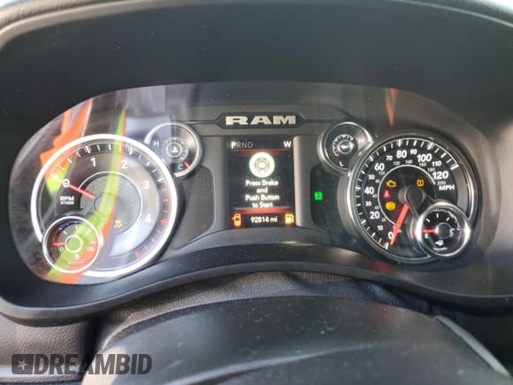 ✅ 2019 Ram 2500 Big Horn • VIN: 3C6UR5DL0KG665351 • Лот: 69698725. Опубликован ранее на Copart с пробегом 92 814 миль. Бесплатный доступ к архиву аукционных продаж из США и подробный отчёт об истории автомобиля на DreamBid. Изображение 9.