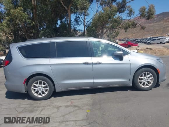 ✅ 2021 Chrysler Voyager LXi • VIN: 2C4RC1DG6MR530643 • Lot: 43287749. Wystawiony na IAAI z przebiegiem 83 830 mil. Bezpłatny archiwum sprzedaży aukcyjnych z USA i szczegółowy raport historii pojazdu na DreamBid. Zdjęcie 14.