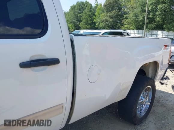 ✅ 2011 GMC Sierra 2500HD SLE • VIN: 1GT120C88BF174804 • Lot: 42649735. Listed on IAAI with 333,282 mi. Free auction sales archive from the USA and detailed vehicle history report at DreamBid. Image 17.