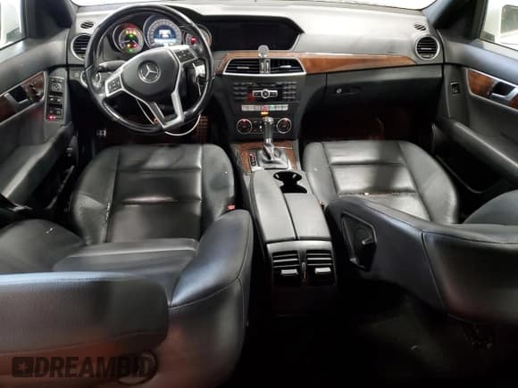 ✅ 2014 Mercedes-Benz C 300 Sport • VIN: WDDGF8AB1EA941850 • Lot: 89684165. Wystawiony na Copart z przebiegiem 102 849 mil. Bezpłatny archiwum sprzedaży aukcyjnych z USA i szczegółowy raport historii pojazdu na DreamBid. Zdjęcie 8.