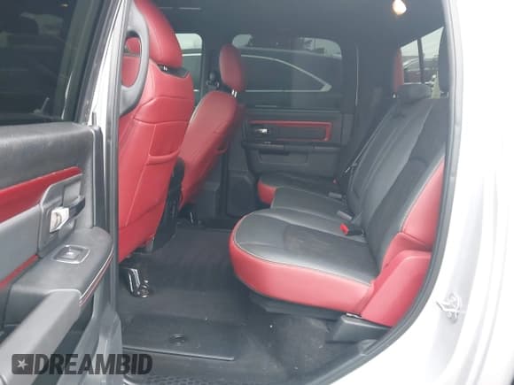 ✅ 2017 Ram 1500 Rebel • VIN: 1C6RR7YT2HS672976 • Lot: 43728138. Wystawiony na IAAI z przebiegiem 95 539 mil. Bezpłatny archiwum sprzedaży aukcyjnych z USA i szczegółowy raport historii pojazdu na DreamBid. Zdjęcie 8.