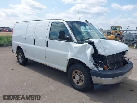 ✅ 2017 Chevrolet Express Cargo • VIN: 1GCWGAFG8H1123017 • Лот: 43123092. Опубликован ранее на IAAI с пробегом 213 109 миль. Бесплатный доступ к архиву аукционных продаж из США и подробный отчёт об истории автомобиля на DreamBid. Изображение 1.