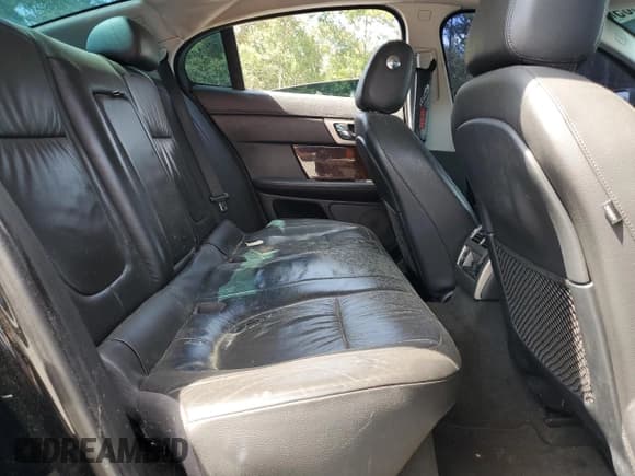 ✅ 2011 Jaguar XF • VIN: SAJWA0FB9BLS18747 • Lot: 83838085. Wystawiony na Copart z przebiegiem Nie podano. Bezpłatny archiwum sprzedaży aukcyjnych z USA i szczegółowy raport historii pojazdu na DreamBid. Zdjęcie 10.