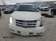 ✅ 2014 Cadillac Escalade Platinum • VIN: 1GYS4DEF6ER178624 • Лот: 84922784. Опубликован ранее на Copart с пробегом 182 858 миль. Бесплатный доступ к архиву аукционных продаж из США и подробный отчёт об истории автомобиля на DreamBid. Изображение 5.