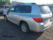 ✅ 2009 Toyota Highlander • VIN: JTEES41A092124734 • Lot: 42795867. Wystawiony na IAAI z przebiegiem Nie podano. Bezpłatny archiwum sprzedaży aukcyjnych z USA i szczegółowy raport historii pojazdu na DreamBid. Zdjęcie 3.