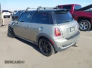 ✅ 2010 MINI Hardtop S • VIN: WMWMF7C54ATX44035 • Lot: 43667251. Wystawiony na IAAI z przebiegiem 146 513 mil. Bezpłatny archiwum sprzedaży aukcyjnych z USA i szczegółowy raport historii pojazdu na DreamBid. Zdjęcie 3.