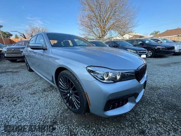 ✅ 2019 BMW 7 Series 740e xDrive • VIN: WBA7J2C54KB246438 • Lot: 41126974. Wystawiony na Copart z przebiegiem 32 986 mil. Bezpłatny archiwum sprzedaży aukcyjnych z USA i szczegółowy raport historii pojazdu na DreamBid. Zdjęcie 1.
