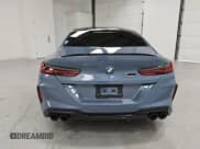 ✅ 2022 BMW M8 Competition • VIN: WBSGV0C09NCH48923 • Lot: 57902905. Wystawiony na Copart z przebiegiem 28 881 mil. Bezpłatny archiwum sprzedaży aukcyjnych z USA i szczegółowy raport historii pojazdu na DreamBid. Zdjęcie 6.