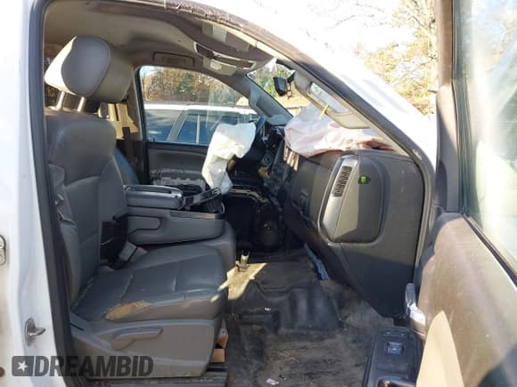 ✅ 2015 GMC Sierra 2500HD • VIN: 1GT11XEG8FF573573 • Lot: 43579173. Listed on IAAI with 213,653 mi. Free auction sales archive from the USA and detailed vehicle history report at DreamBid. Image 5.