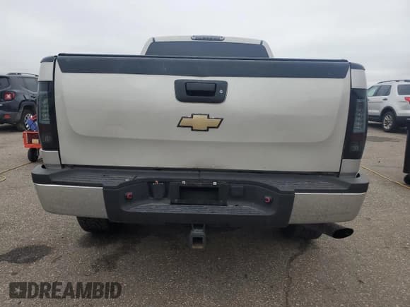 ✅ 2008 Chevrolet Silverado 2500HD Work Truck • VIN: 1GCHK29K68E116475 • Лот: 86695475. Опубликован ранее на Copart с пробегом 199 778 миль. Бесплатный доступ к архиву аукционных продаж из США и подробный отчёт об истории автомобиля на DreamBid. Изображение 6.