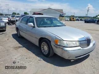 ✅ 1998 Lincoln Town Car Signature • VIN: 1LNFM82W1WY674095 • Lot: 42673161. Listed on IAAI with 150,245 mi. Free auction sales archive from the USA and detailed vehicle history report at DreamBid. Image 1.