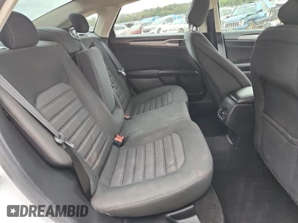 ✅ 2020 Ford Fusion SE • VIN: 3FA6P0LU7LR173531 • Lot: 89674385. Wystawiony na Copart z przebiegiem 108 046 mil. Bezpłatny archiwum sprzedaży aukcyjnych z USA i szczegółowy raport historii pojazdu na DreamBid. Zdjęcie 10.