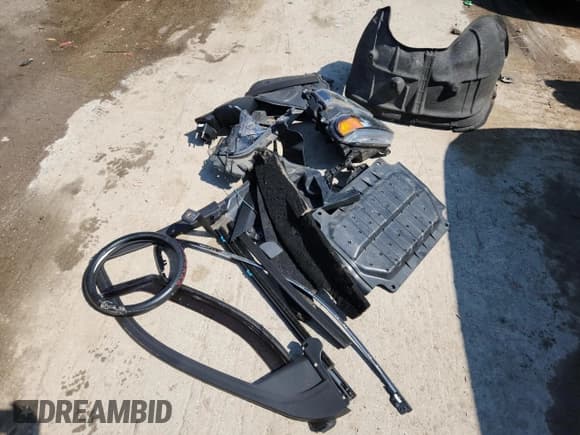 ✅ 2022 Chevrolet Silverado 1500 Custom • VIN: 3GCPYBEK8NG194146 • Lot: 64076555. Wystawiony na Copart z przebiegiem 61 096 mil. Bezpłatny archiwum sprzedaży aukcyjnych z USA i szczegółowy raport historii pojazdu na DreamBid. Zdjęcie 12.