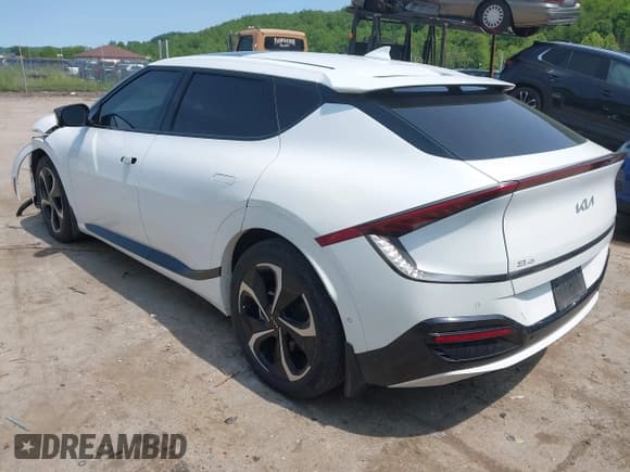 ✅ 2023 Kia EV6 GT-Line • VIN: KNDC4DLC6P5113026 • Lot: 42409836. Wystawiony na IAAI z przebiegiem 17 376 mil. Bezpłatny archiwum sprzedaży aukcyjnych z USA i szczegółowy raport historii pojazdu na DreamBid. Zdjęcie 3.