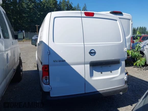 ✅ 2018 Nissan NV200 SV • VIN: 3N6CM0KN9JK701993 • Lot: 43217415. Wystawiony na IAAI z przebiegiem 64 861 mil. Bezpłatny archiwum sprzedaży aukcyjnych z USA i szczegółowy raport historii pojazdu na DreamBid. Zdjęcie 16.