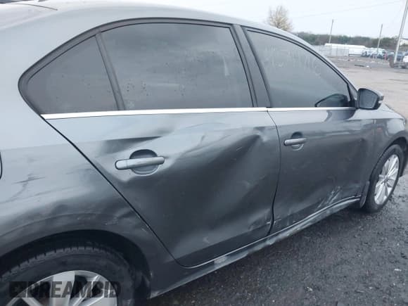 ✅ 2015 Volkswagen Jetta SE • VIN: 3VWD17AJ8FM306963 • Lot: 43744776. Wystawiony na IAAI z przebiegiem 59 710 mil. Bezpłatny archiwum sprzedaży aukcyjnych z USA i szczegółowy raport historii pojazdu na DreamBid. Zdjęcie 6.