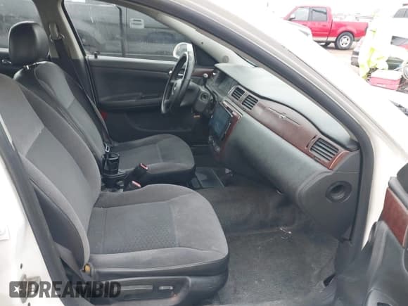 ✅ 2006 Chevrolet Impala Police Police • VIN: 2G1WS551569410318 • Lot: 43775826. Wystawiony na IAAI z przebiegiem 217 436 mil. Bezpłatny archiwum sprzedaży aukcyjnych z USA i szczegółowy raport historii pojazdu na DreamBid. Zdjęcie 5.