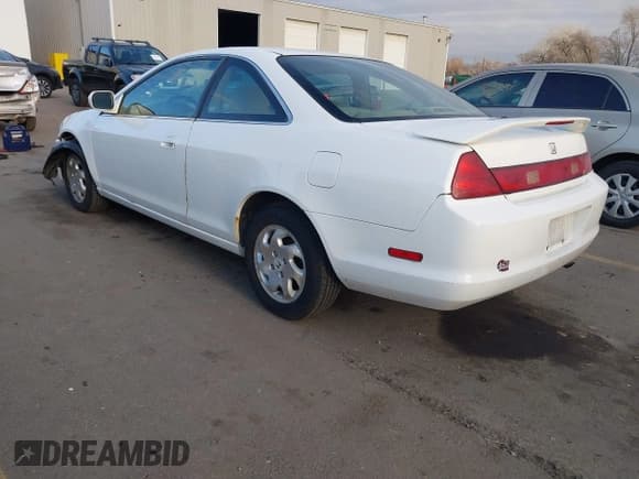 ✅ 1999 Honda Accord EX • VIN: 1HGCG3259XA007246 • Lot: 41709901. Wystawiony na IAAI z przebiegiem 314 469 mil. Bezpłatny archiwum sprzedaży aukcyjnych z USA i szczegółowy raport historii pojazdu na DreamBid. Zdjęcie 3.