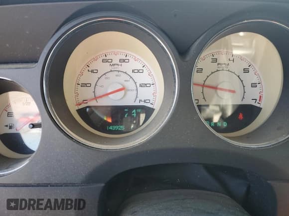 ✅ 2013 Dodge Challenger SXT • VIN: 2C3CDYAG4DH626006 • Lot: 81983624. Wystawiony na Copart z przebiegiem 143 925 mil. Bezpłatny archiwum sprzedaży aukcyjnych z USA i szczegółowy raport historii pojazdu na DreamBid. Zdjęcie 9.