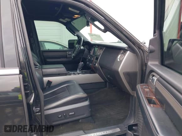 ✅ 2015 Ford Expedition Max Platinum • VIN: 1FMJK1MT9FEF18642 • Lot: 41585741. Listed on IAAI with 134,911 mi. Free auction sales archive from the USA and detailed vehicle history report at DreamBid. Image 5.