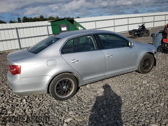✅ 2005 Volkswagen Jetta 2.5L • VIN: 3VWDF71KX5M600194 • Lot: 73515464. Listed on Copart with 207,527 mi. Free auction sales archive from the USA and detailed vehicle history report at DreamBid. Image 3.