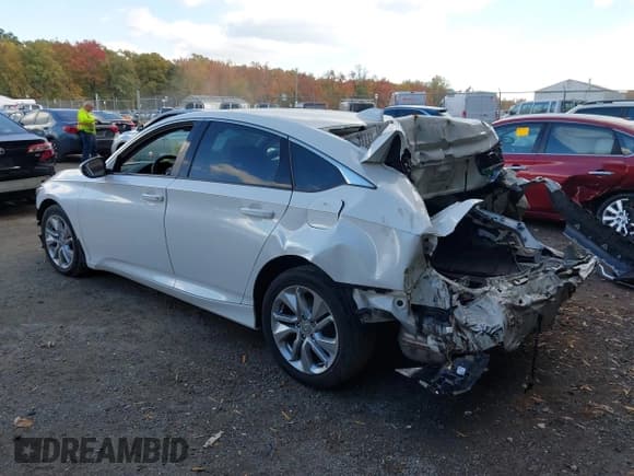 ✅ 2019 Honda Accord LX • VIN: 1HGCV1F16KA071884 • Лот: 43500932. Опубликован ранее на IAAI с пробегом 59 693 миль. Бесплатный доступ к архиву аукционных продаж из США и подробный отчёт об истории автомобиля на DreamBid. Изображение 3.