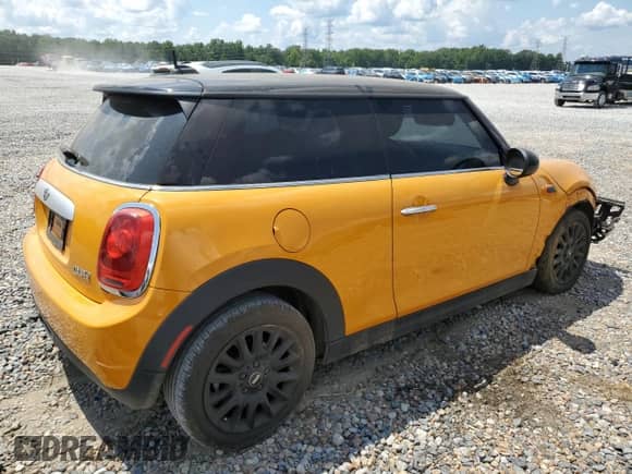 2015 MINI Hardtop with VIN WMWXM5C52FT973831, listed as a Copart auction lot 68501305 with 188,622 mi miles and Salvage title. Bid and sale history available at DreamBid. Image 3.